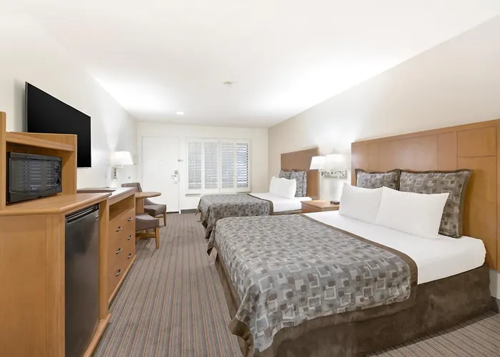 Anaheim Desert Inn&Suites