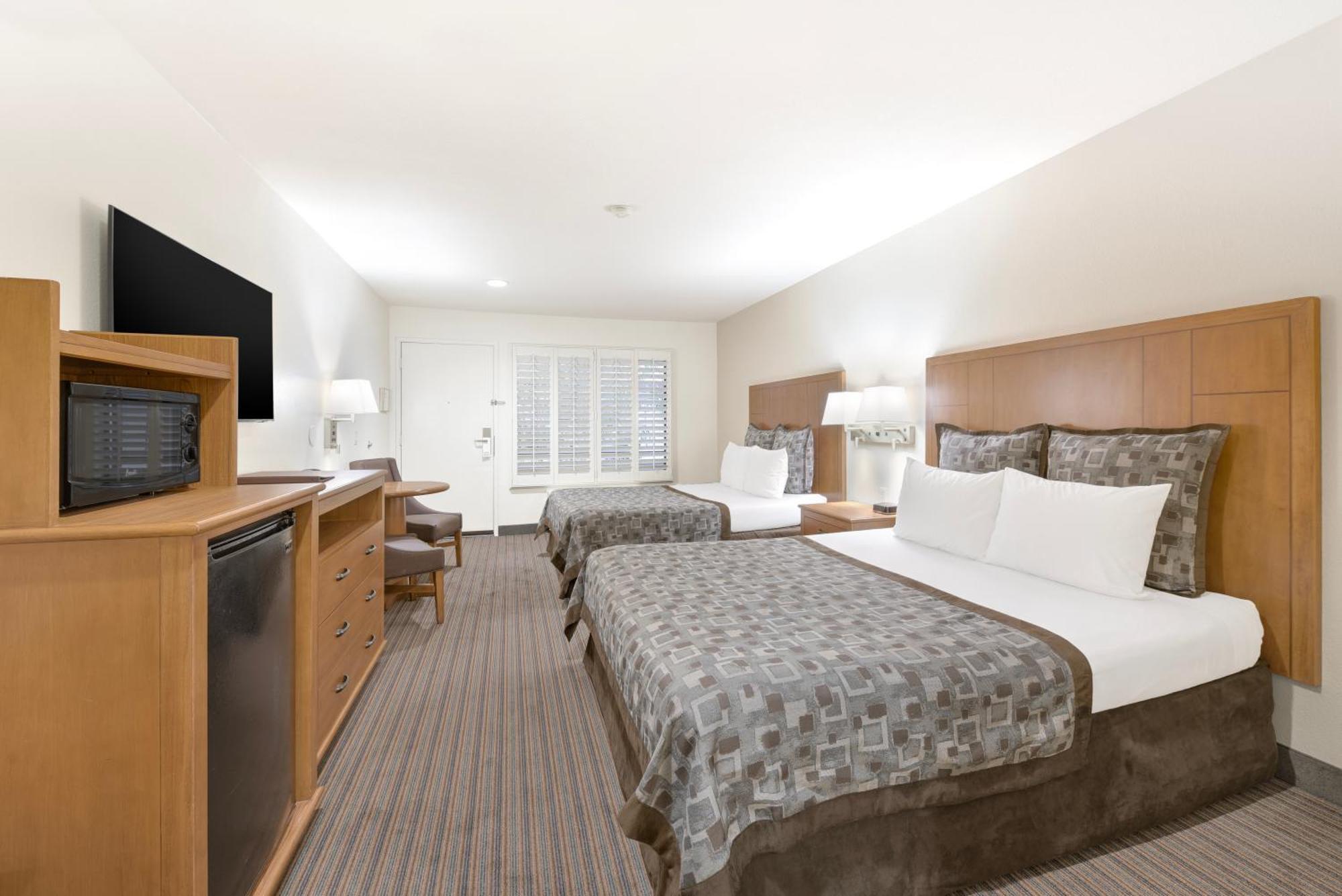 Desert Inn&suites Hotel 3*