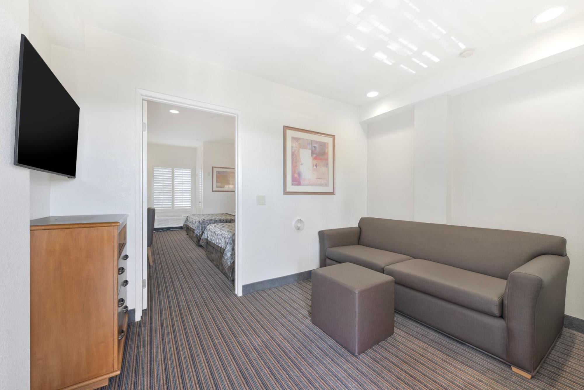 Hotel Desert & 3*