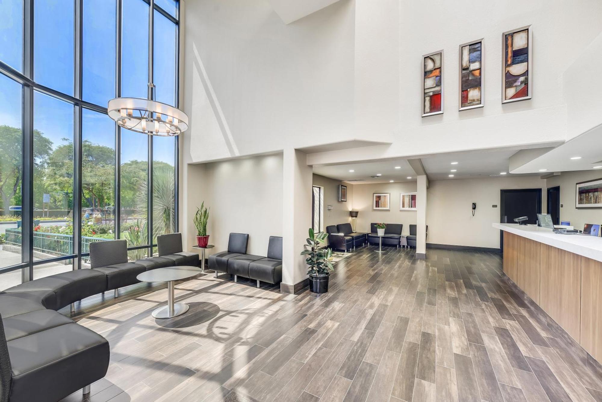 Desert Inn&suites 3*