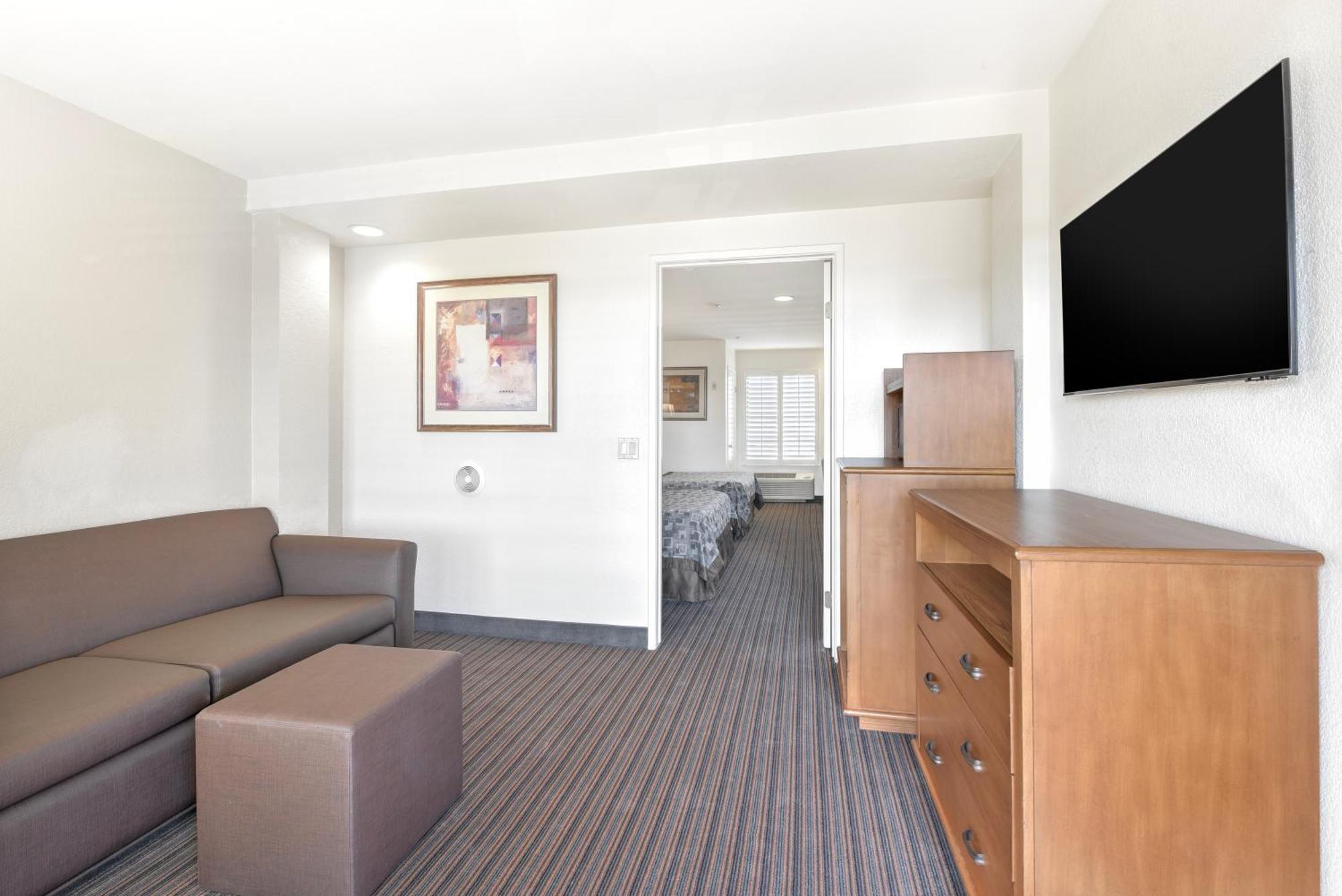 Desert & 3* Anaheim