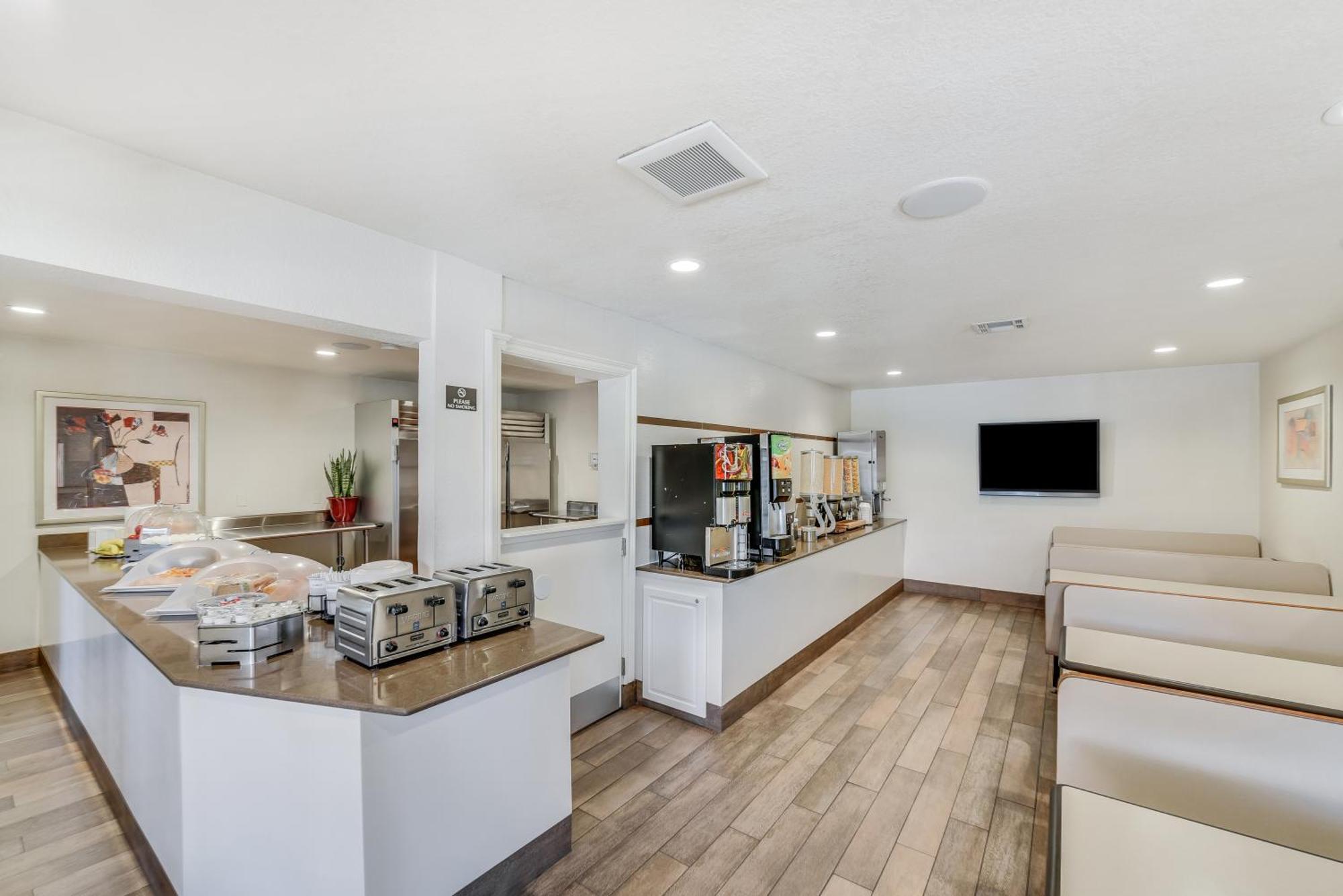 Desert Inn&suites Hotel 3*
