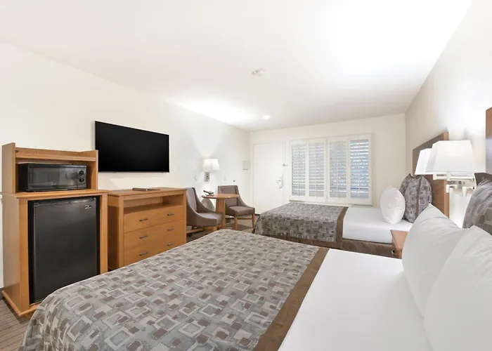 Anaheim Desert Inn & Suites